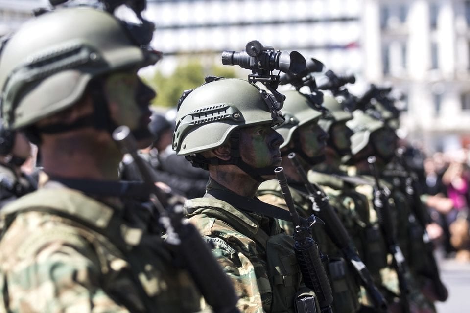 Οι αναγκαίες τομές στη στρατιωτική θητεία και στην εκπαίδευση των Ενόπλων Δυνάμεων