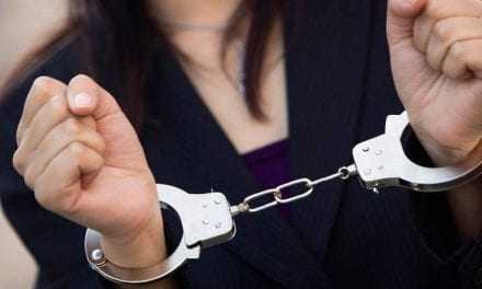 Συνελήφθη 55χρονη για απάτη ύψους 120.000 ευρώ, διωκόμενη με Ένταλμα Σύλληψης