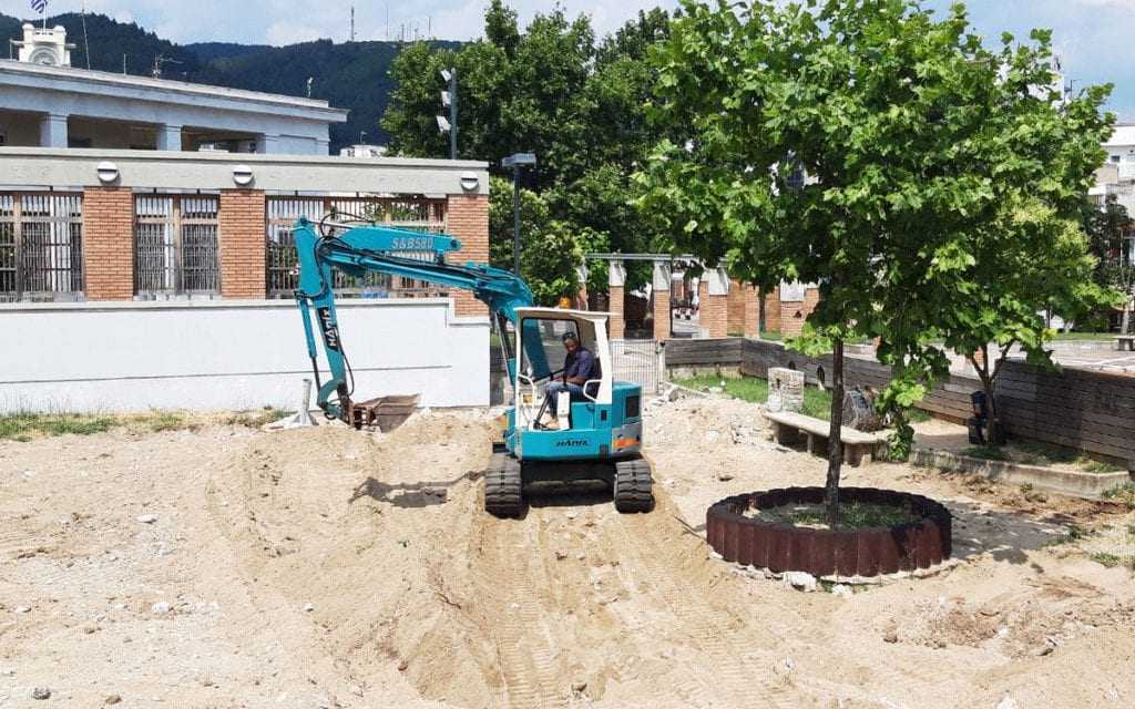 Γρήγοροι οι ρυθμοί αποκατάστασης των παιδικών χαρών αλλά βαριά τα αντανακλαστικά του δημάρχου