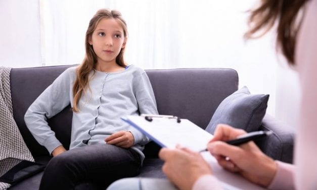 Πώς θα καταλάβετε αν το παιδί σας χρειάζεται ψυχοθεραπεία