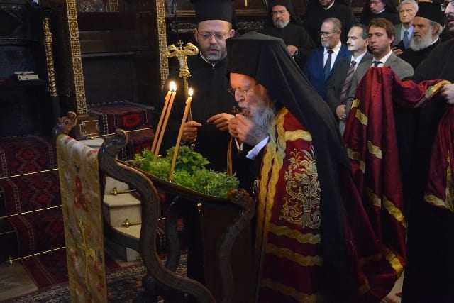 Η ΟΜΟΡΦΙΑ ΚΡΥΒΕΤΑΙ ΣΤΗΝ ΑΠΛΟΤΗΤΑ.