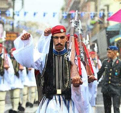 Όσο υπάρχουν Έλληνες, η Ελλάδα ποτέ δεν πεθαίνει. Η “ανάρτηση» του Εύζωνου Βασίλη για την περέλασή τους στη Ξάνθη: Για τους Έλληνες και μόνο τους Έλληνες!