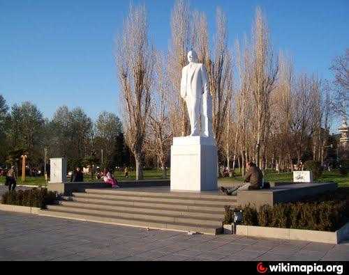 Την Κυριακή τα αποκαλυπτήρια του ανδριάντα του Κωνσταντίνου Καραμανλή