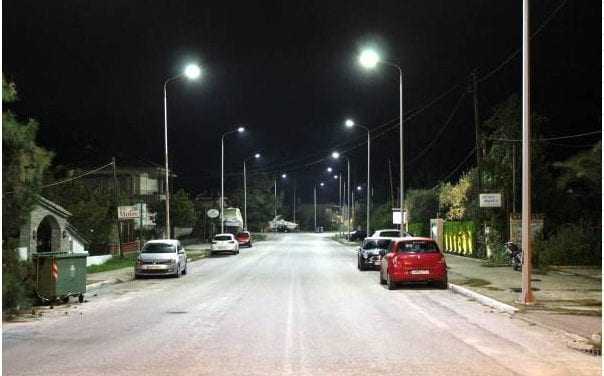 Συνεχίζει ο δήμος να μας … αλλάζει τα φώτα