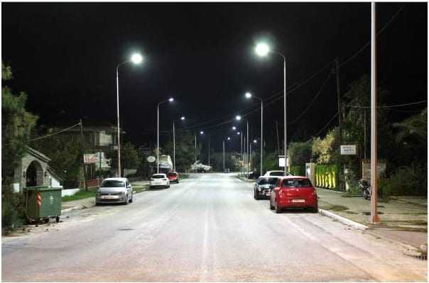 Συνεχίζει ο δήμος να μας … αλλάζει τα φώτα
