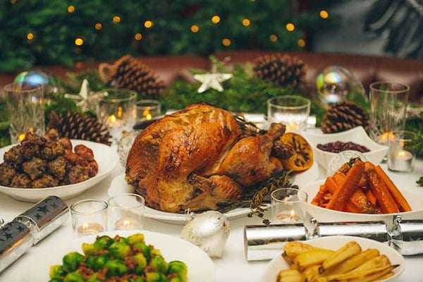 Φέτος, το χριστουγεννιάτικο οικογενειακό τραπέζι θα κοστίσει 154,57 έναντι 149,09 πέρσι