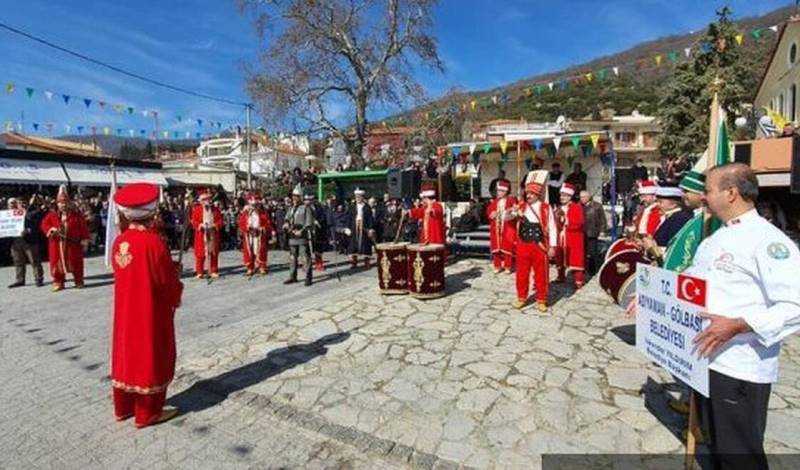 Τουρκικά εμβατήρια μπροστά από εκκλησία στην Θεσσαλονίκη: «Καταστρέψτε τους Έλληνες»