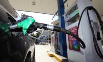 Πώς κατρακύλησαν οι τιμές της βενζίνης μέσα σε λίγες ημέρες