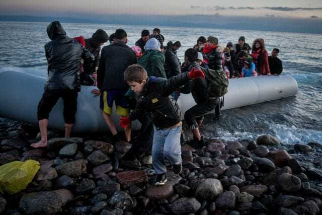 Η Τουρκία χάνεται ο Ερντογάν το … βιολί του/Απέναντι από τη Λέσβο συγκεντρώνει τους μετανάστες η Τουρκία μετά την καραντίνα