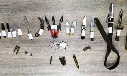  ΕΒΡΟΣ: Σύλληψη και κατάσχεση  16 μαχαιριών διαφόρων τύπων, 1 ξιφίδιο, 1 ζώνη με αγκράφα μαχαίρι, 2 αστέρια ρίψης, 19 φυσίγγια και 1 ναρκωτικό δισκίο