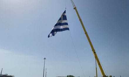Η μεγαλύτερη σημαία της Ελλάδας υψώθηκε στην Αλεξανδρούπολη