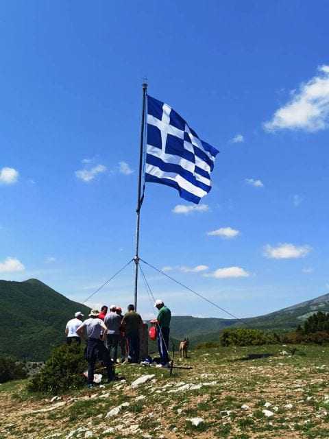 Οι φίλοι της σημαίας αντικατέστησαν την σημαία στο “Αυγό”