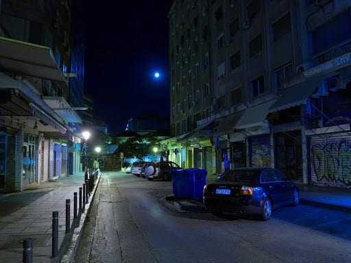 Γιατί δεν μιλά κανείς για το 12 – 6; Μετά τις 12 το βράδυ «πιάνει» κορωναϊός;