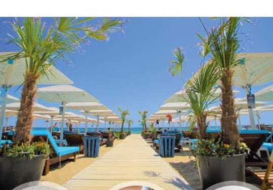 Beach Bar White η προσιτή θαλάσσια απόλαυση στην παραλία Ερασμίου    