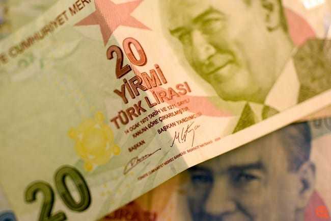 Capital Economics: Η μετατροπή της Αγίας Σοφίας σε τζαμί και οι προκλήσεις προς Ελλάδα θα φέρουν το “τέλος” της τουρκικής λίρας