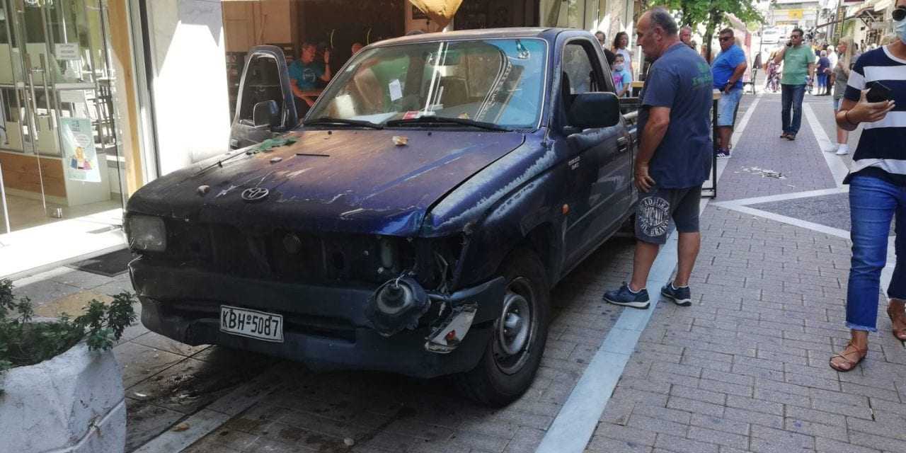 ΚΑΒΑΛΑ: “Τρελό” ημιφορτηγό σκόρπισε τον πανικό (BINTEO)