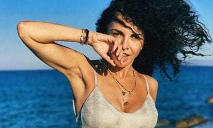 CELEBRITIES Μαρία Σολωμού: Με κατάλευκο μαγιό και φόντο το απόλυτο νησιωτικό σκηνικό