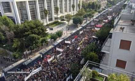 Αυτή η φωτογραφία είναι το αποτέλεσμα της δημοκρατίας και του «προοδευτισμού»;