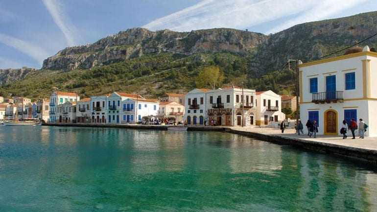 Απειλές και ανάμειξη στα εσωτερικά της Χώρας μας από τον Τσαβούσογλου.