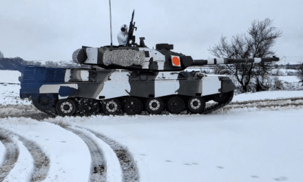 Εντυπωσιακές εικόνες από την εκπαίδευση του Δ΄ Σώματος Στρατού στο χιόνι – Δείτε βίντεο