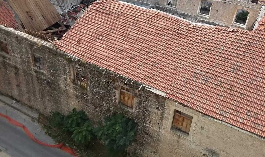 Χ. Δημαρχόπουλος: Όσο αυτοί ποζάρουν για τις φωτογραφίες τα ιστορικά κτίρια της πόλης, γκρεμίζονται.