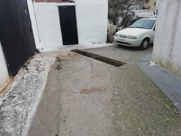 Παγίδες θανάτου στους δρόμους της πόλης  ΕΓΚΛΗΜΑΤΊΕΣ ΓΙΑ ΛΙΓΑ ΕΥΡΩ ΒΑΖΟΥΝ ΣΕ ΚΙΝΔΥΝΟ ΤΟΥΣ ΞΑΝΘΙΩΤΕΣ
