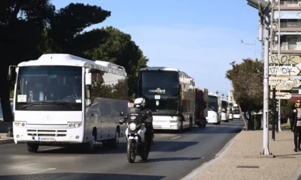 Άρχισαν τα όργανα; Μεγάλο κονβόι από 300 λεωφορεία «δονεί» τη Θεσσαλονίκη Ο ΚΑΝΑΔΑΣ  ΔΕΙΧΝΕΙ ΤΟ ΔΡΟΜΟ;
