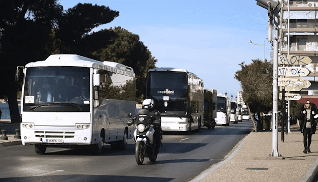 Μεγάλο κονβόι από 300 λεωφορεία «δονεί» τη Θεσσαλονίκη (VIDEO). Αρχίσαν τα όργανα
