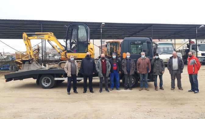 Ειδικό φορτηγό όχημα με πλατφόρμα για τη μεταφορά μηχανημάτων έργου απέκτησε ο Δήμος Τοπείρου