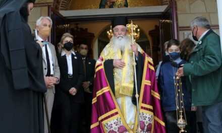 Ο Δήμαρχος Ξάνθης στον Ιερό Ναό του Αγίου Θεοφάνους  στην Υποδοχή της Εικόνας των Αγίων Κωνσταντίνου και Ελένης, μετά τεμαχίου του Τιμίου Σταυρού