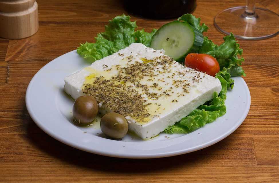 ΦΕΤΑ / FETA:  Η λέξη – χρυσάφι παραμένει Ελληνική!