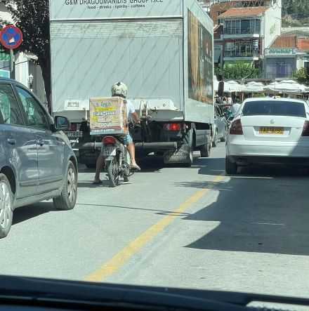 Όταν οι ειδικοί καυτηριάζουν την αδιαφορία της δημοτικής αρχής για το μπάχαλο που επικρατεί στους δρόμους της Ξάνθης.