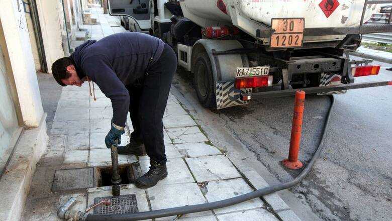 Ο χειμώνας δείχνει τα δόντια του αλλά, το πετρέλαιο θέρμανσης κατεβαίνει