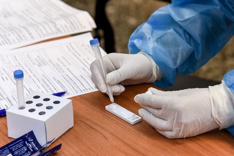 Με PCR ή Rapid Test η επιστροφή ανεμβολίαστων υγειονομικών