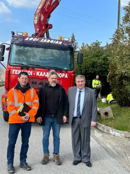 Η ΠΕ Ξάνθης αλλάζει τα στηθαία με άλλα σύγχρονων προδιαγραφών, καθώς και τους στύλους φωτισμού στο δρόμο των Τοξοτών.