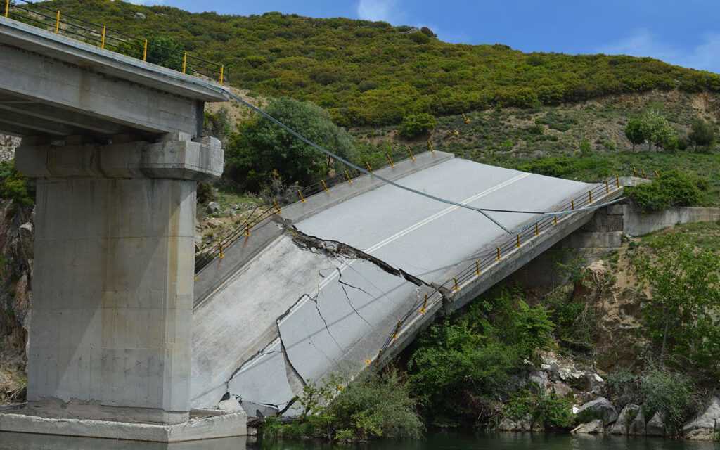 Ποια γέφυρα θα πέσει στο μέλλον; Ποια Σιδηροδρομική γραμμή θα μεταφέρει το φέρετρο του θανάτου; Κινδυνεύουν οι πολίτες της ΑΜΘ;