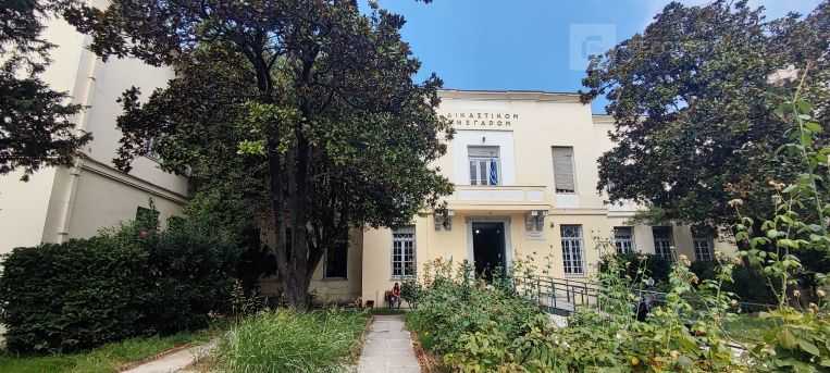 Ξυλοκόπησε την πεθερά του και απείλησε να σκοτώσει την ίδια και το παιδί του