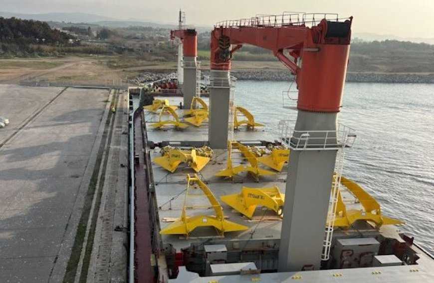Λιμάνι Αλεξανδρούπολης: Ολοκληρώθηκε η εκφόρτωση αγκυρών για το LNG