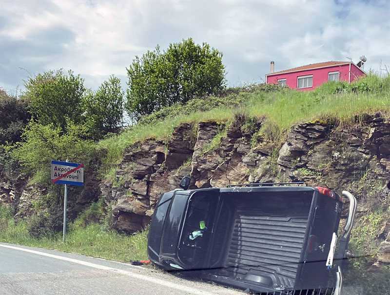 Τραυματισμός οδηγού μετά από εκτροπή αυτοκινήτου στο Ακροβούνι