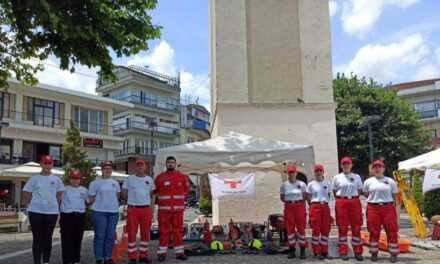 Δωρεάν διανομή νερού και πρώτες βοήθειες από Ερυθρό Σταυρό στην κεντρική πλατεία Ξάνθης