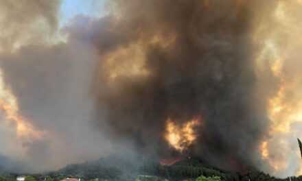 Η ΘΡΑΚΗ ΚΑΙΓΕΤΑΙ ΑΠ΄ΑΚΡΗ ΣΕ ΑΚΡΗ -Μεγάλη πυρκαγιά στην περιοχή του Σώστη – Εκκενώνονται οικισμοί
