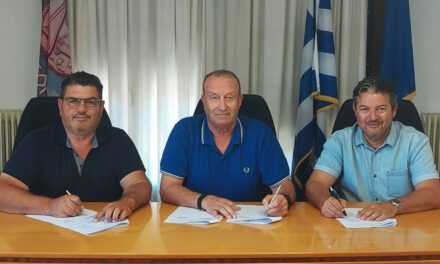 Υπογράφηκε η σύμβαση για την κατασκευή μεταλλικής κερκίδας στο Γήπεδο Αβάτου Δήμου Τοπείρου