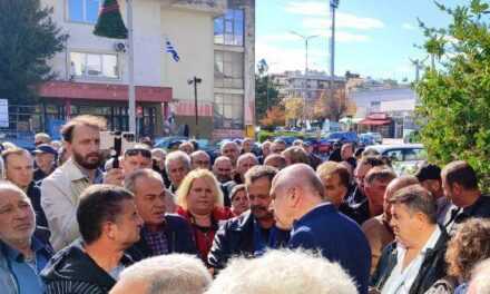 Στα «κάγκελα» οι κτηνοτρόφοι της ΑΜΘ -Κινητοποίηση στο κτίριο της Περιφέρειας στην Κομοτηνή