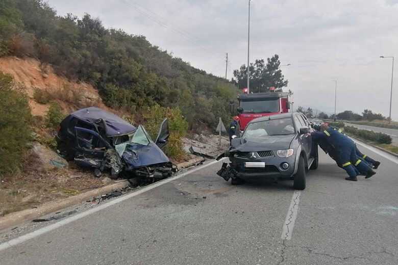 Σφοδρή σύγκρουση οχημάτων στο Παληό Καβάλας