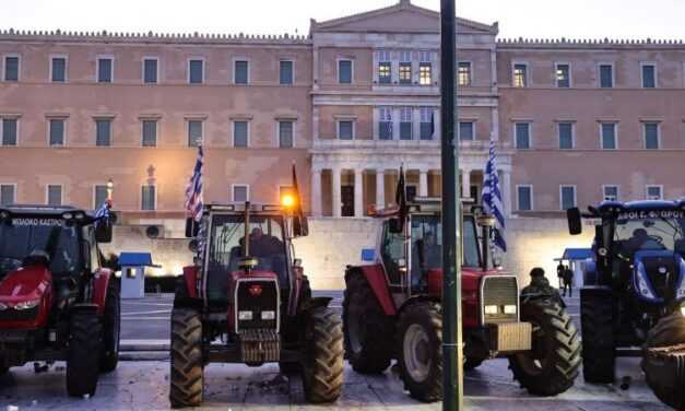 «Όργωσαν» την πρωτεύουσα και αναχωρούν – Παράθυρο για μέτρα στήριξης – Νέα συνάντηση για Θεσσαλία