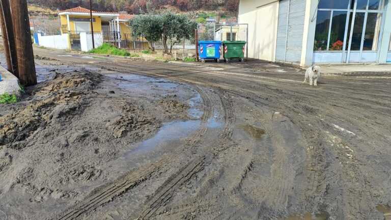 Πολύανθος: Μαύρη λάσπη για 3η φορά σε δρόμους, αυλές και σπίτια
