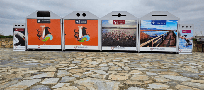Κάδοι ανακύκλωσης στο λιμάνι Πόρτο Λάγος