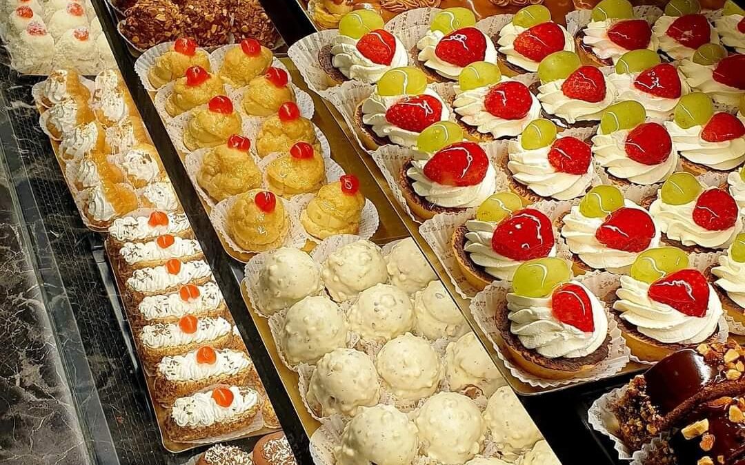 Zαχαροπλαστεία ΤΖΟΥΚΑΣ στη Ξάνθη: Νηστίσιμες πάστες, γλυκά και Rolex …. τούρτες που ξεχωρίζουν! (φωτο)