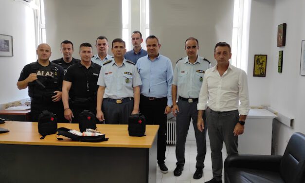 Φορητά φαρμακεία από τους αστυνομικούς στους … Αστυνομικούς