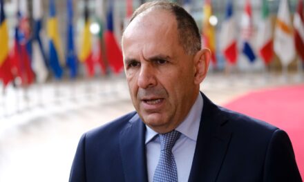 Γεραπετρίτης προς Σιλιάνοφσκα για το «Μακεδονία»: Απαιτούμε συμμόρφωση- Η ονομασία δεν τροποποιείται